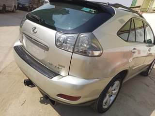 A picture of Toyota RX 330