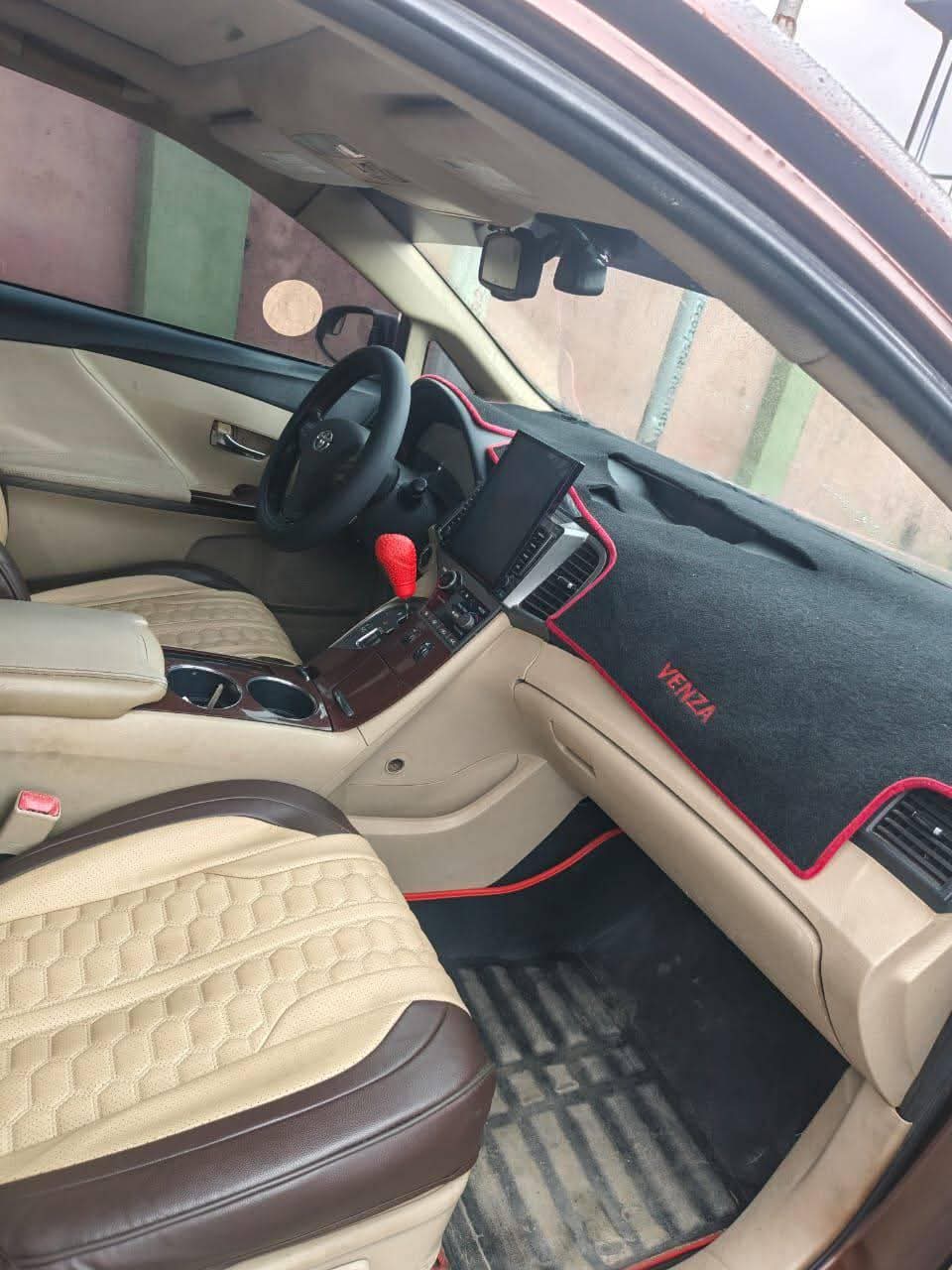 A picture of Toyota Venza 2011