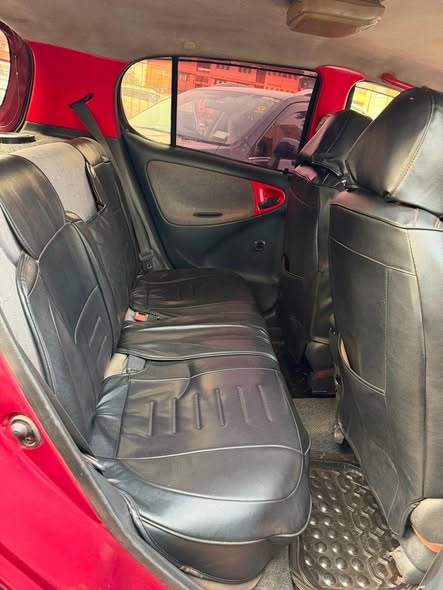 A picture of 2006 Toyota vitzi