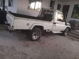 A picture of Land cruiser pikc up
