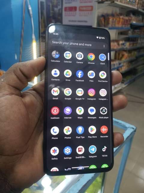 A picture of Google pixel 4xl no SIM card