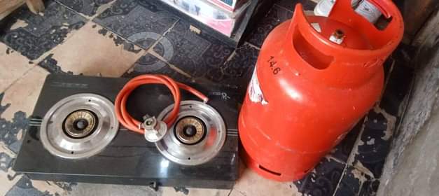 A picture of Oryx gas empty pamoja na plate yake 100 000 