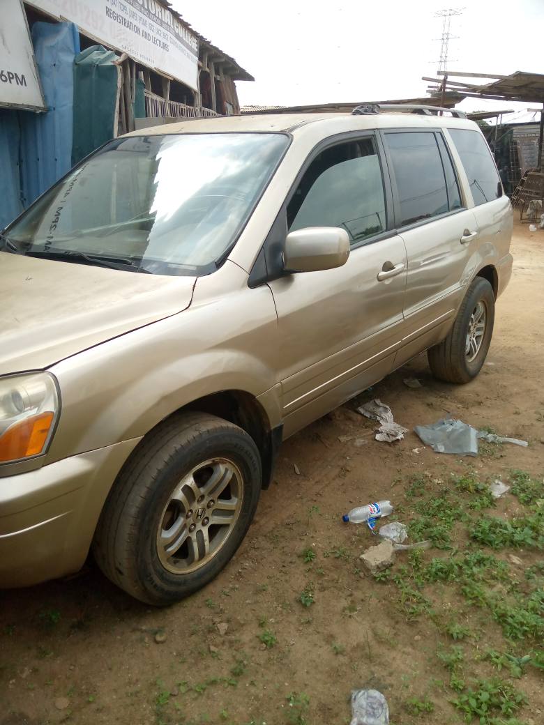 A picture of Honda pilot 05 for sale in ikorodu. 08036708656 08081315628. Engine