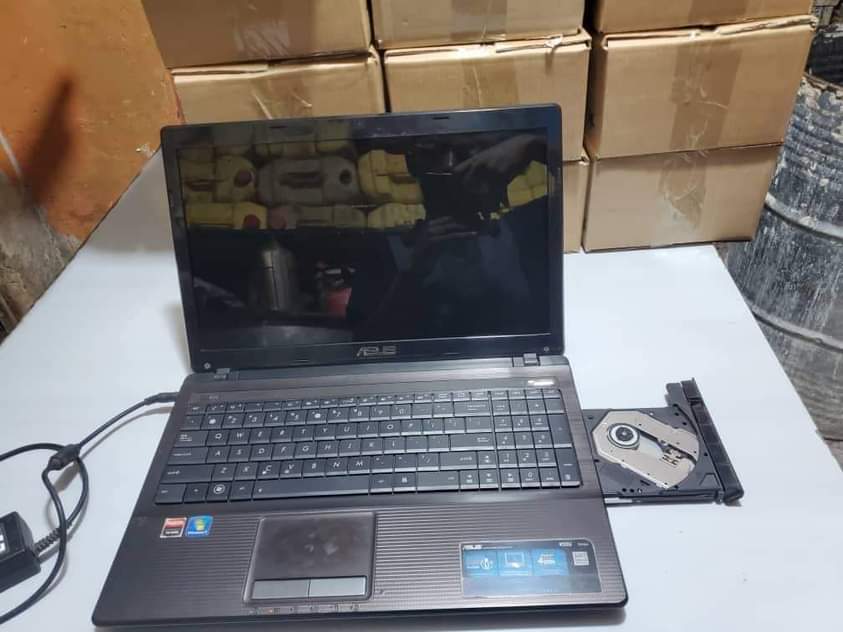 A picture of Asus laptop