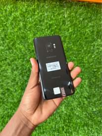 A picture of samsung s9 plain 64gb bei 255000 biashara dukani 0764613458 mawasiliano