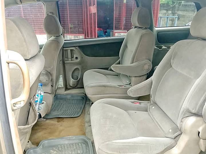 A picture of Toyota sienna 2005