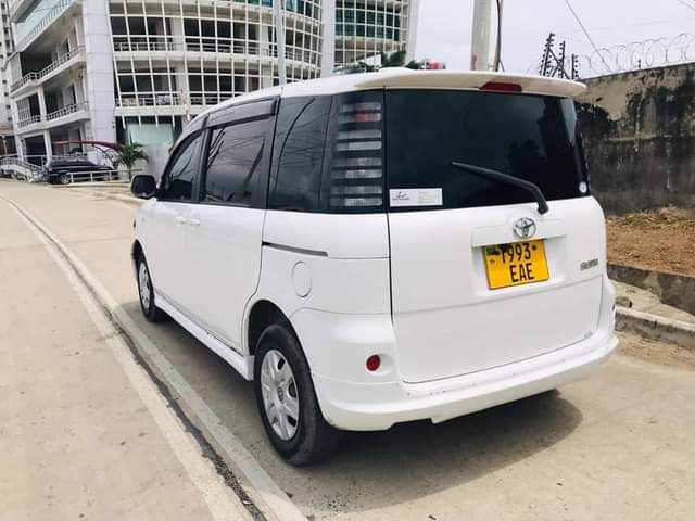 A picture of TOYOTA SIENTA FULL AC FULL DOC PRICE 12.7mill