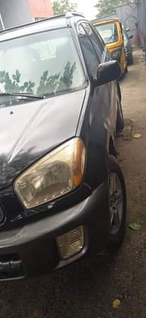 A picture of 2005 Toyota RAV 4