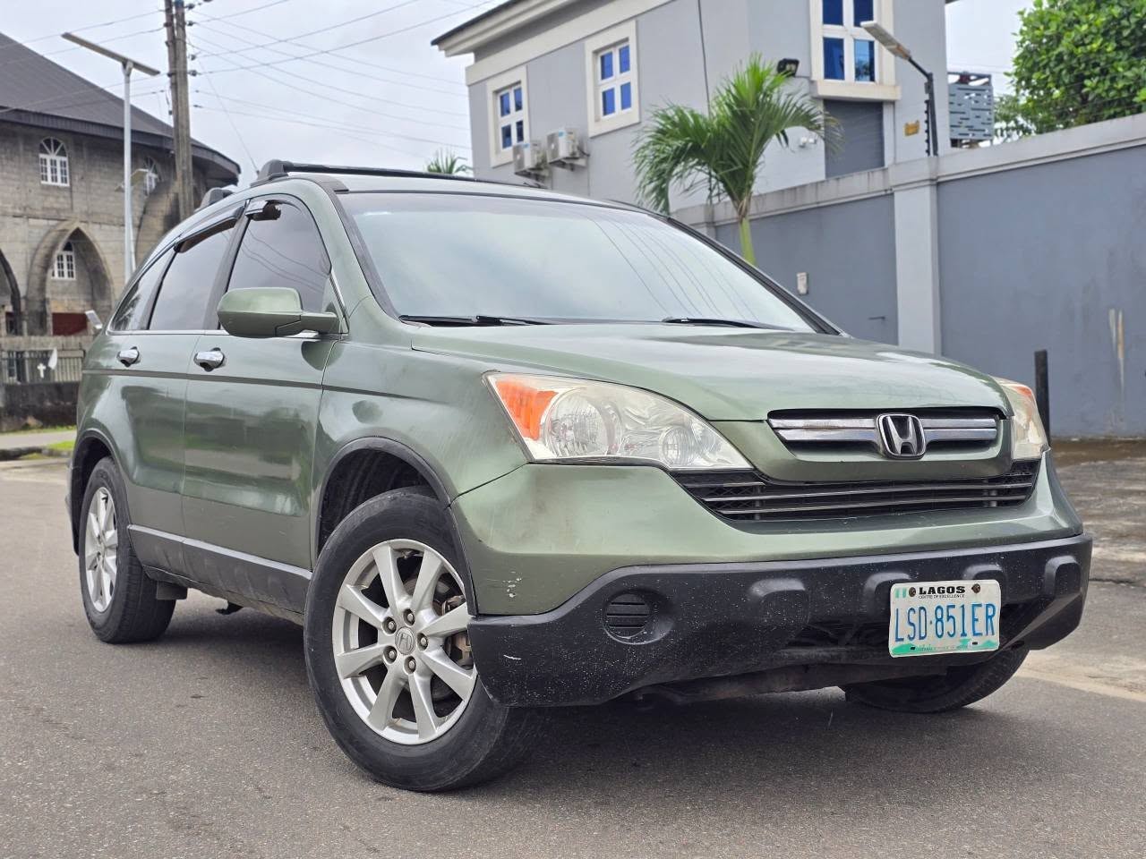 A picture of 2009 model Honda CR V for sale body has been