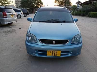 A picture of TOYOTA RAUM OLD