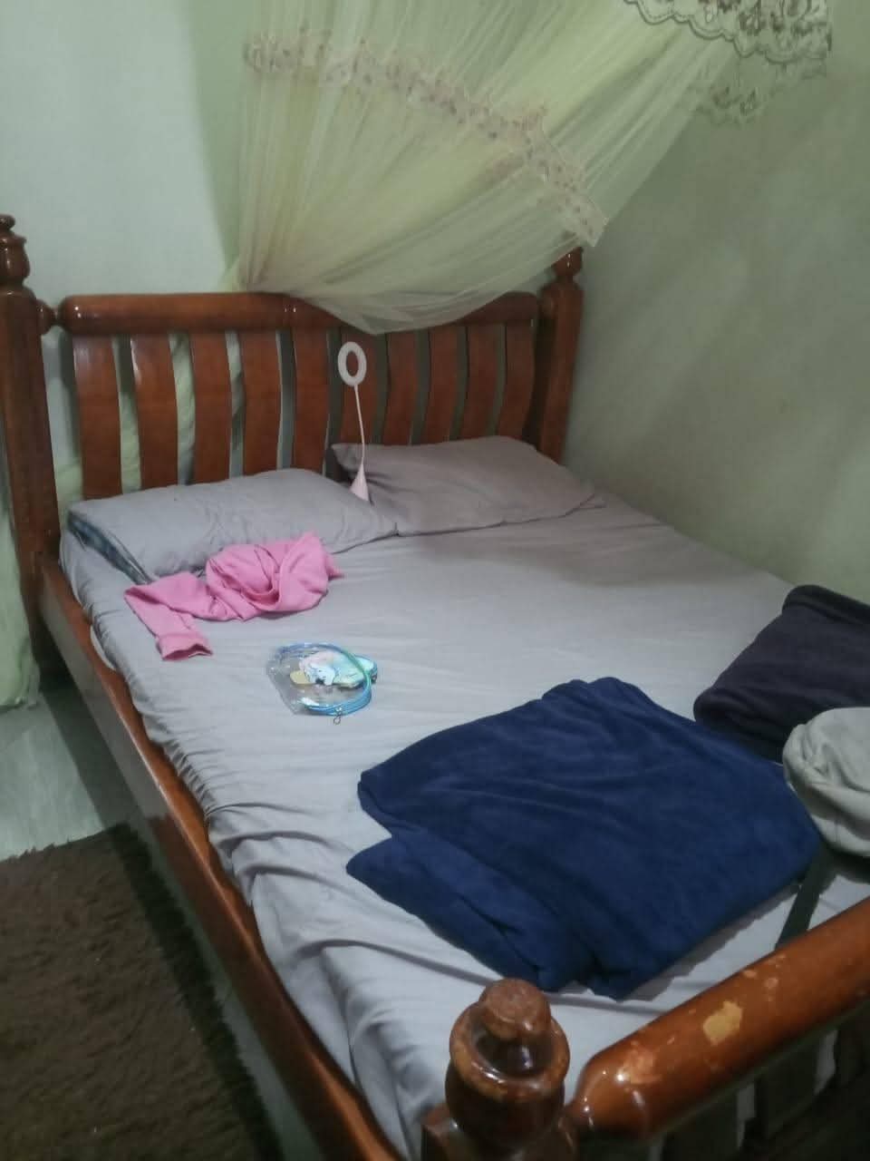 A picture of Slightly used household items on sale