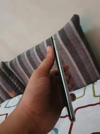 A picture of Njoo ujinyakulie samsung galaxy s10 bd nmpya kabsaaaa Haina Crack