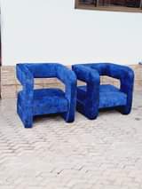 A picture of ITALIAN ARM CHAIR ZINAPATIKANA TUPO UBUNGO KILA KIMOJA 115 000