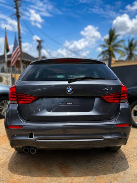 A picture of BMW X1 XDrive 28i V8 Engine Gray