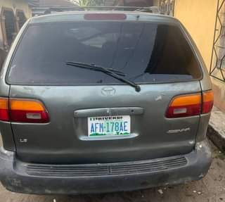 A picture of PRICE 1 4M NAIRA BUYER SETTLE AGENT 100K TOYOTA SIENNA