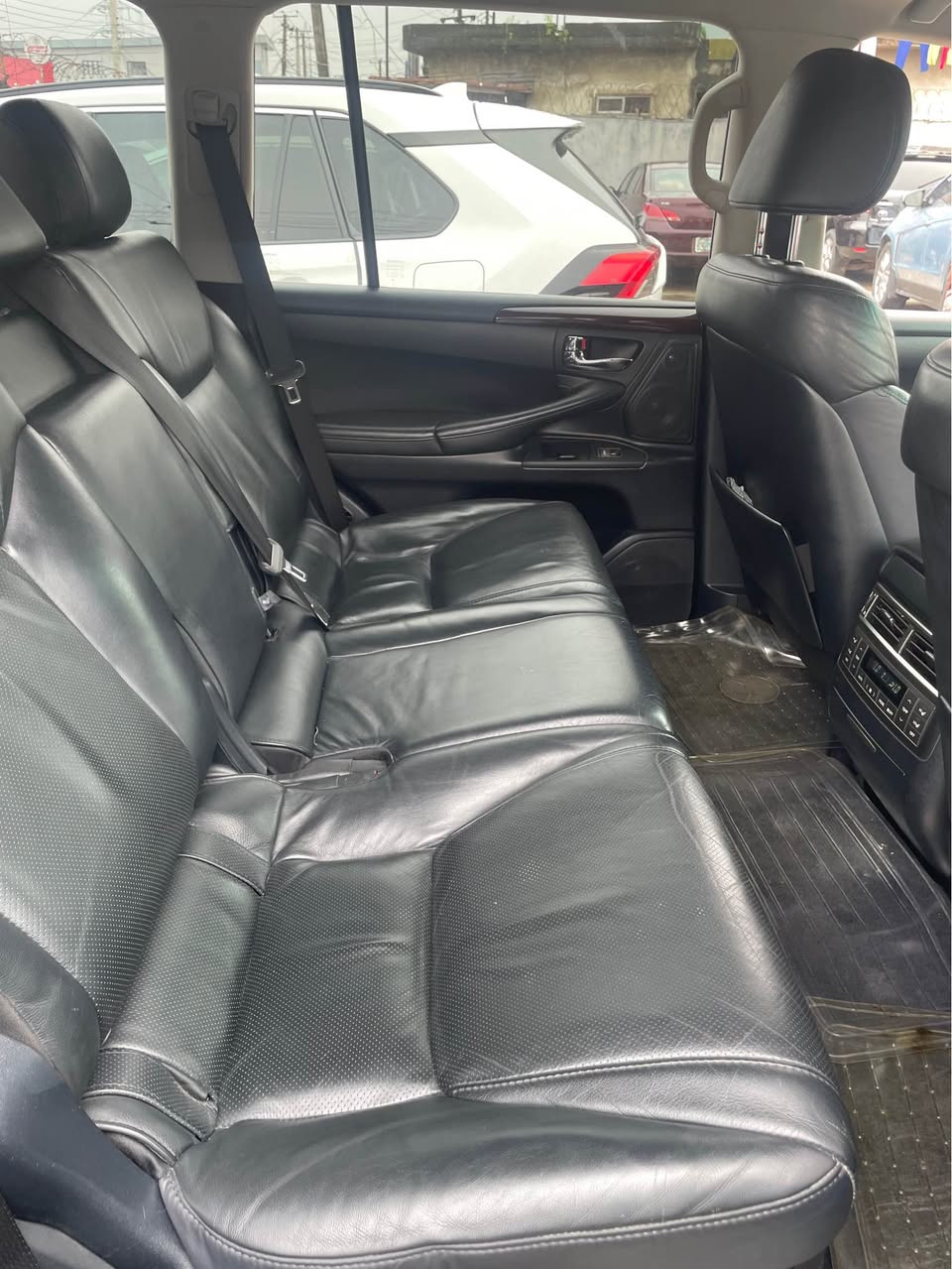 A picture of REGISTERED 2011 LEXUS LX570 29 000 000