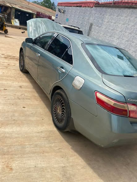 A picture of TOYOTA CAMRY 08 XLE ABSOLUTE BUY AND DRIVE FIRST BODY