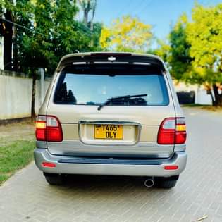 A picture of LEXUS LX470