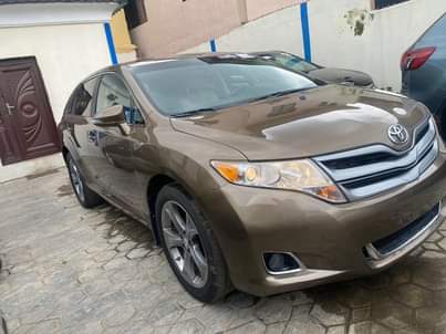 A picture of Extra clean Tokunbo 2013 Toyota Venza LE in pristine condition