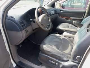 A picture of Toyota sienna 2006