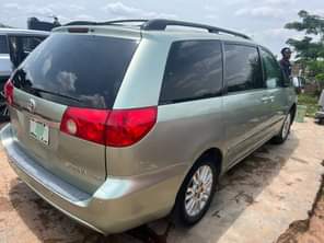 A picture of Sienna 2008 model full option limited edition 6m Call 08103011026