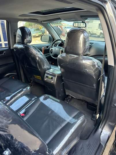 A picture of Super Clean Toks 2010 Toyota Highlander Limited Edition