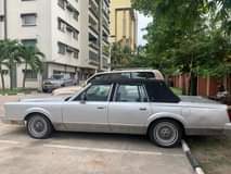 A picture of Lincoln 1987 model toks
