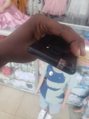 A picture of Samsung s9 plain 64gb