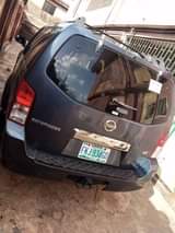 A picture of Nissan Pathfinder LE 2005 model