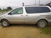A picture of 2000 Toyota Sienna Sienna