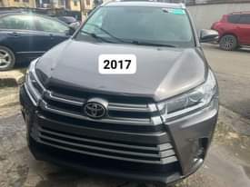 A picture of Kelly Automobiles TOKUNBO TOYOTA HIGHLANDER XLE YEARS 2017 PRICE 36m