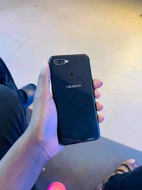 Phones K.