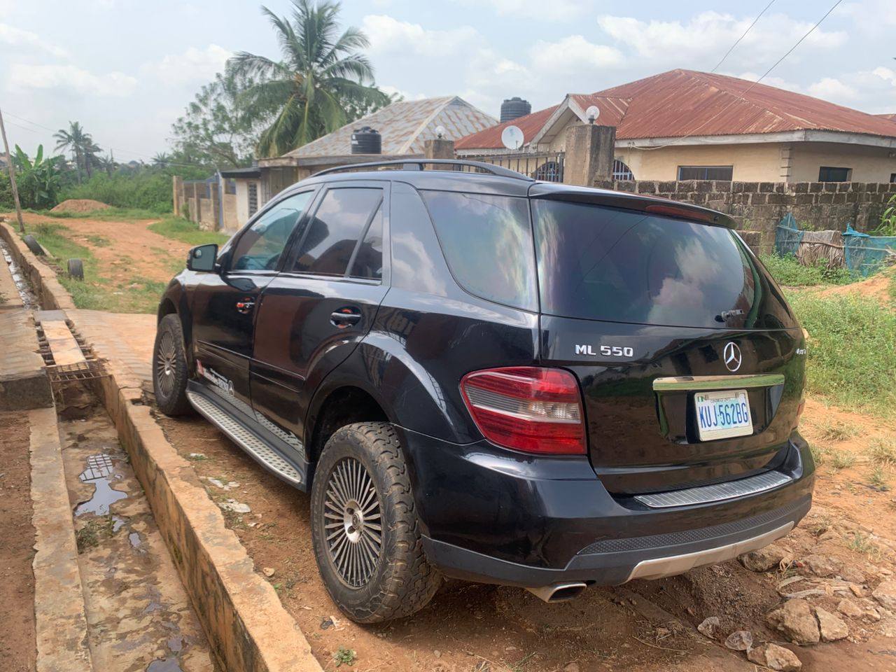 A picture of Benz ml 550