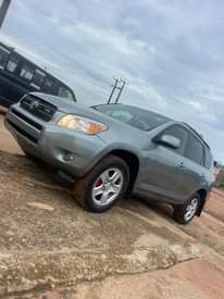 A picture of Toyota RAV4 2008
