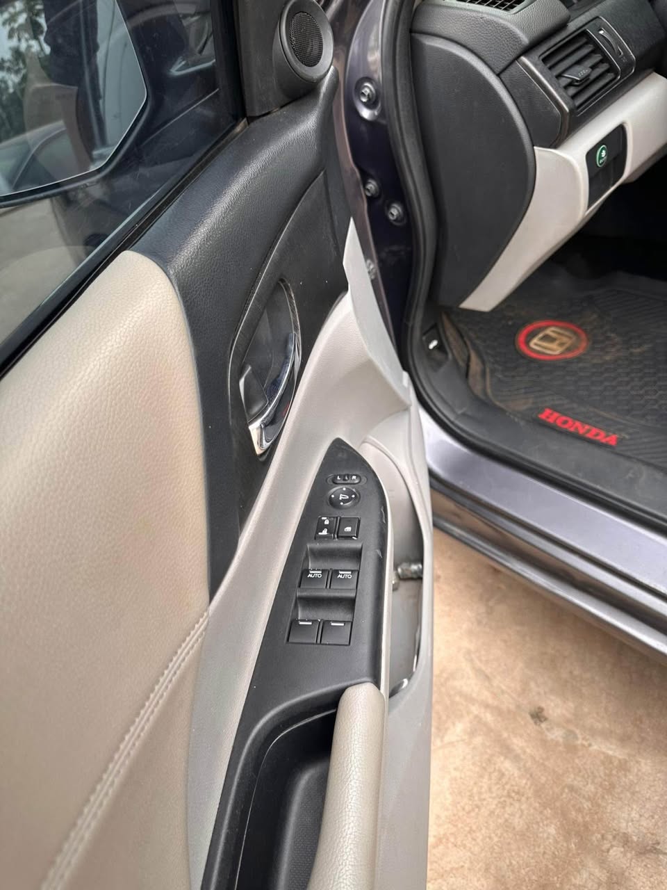 A picture of Reg 2013 Honda accord double screen