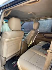 A picture of Super Sharp 2004 Toyota Land Cruiser.