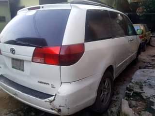 A picture of Toyota sienna 05