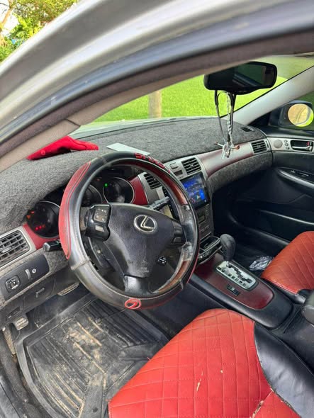 A picture of Sharp 05 Lexus Es330 available for sale in Lagos Complete