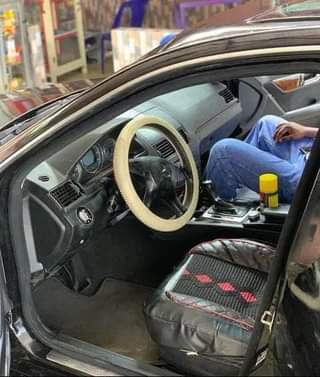 A picture of Dealer Market Deal Mercedes Benz C300 010 Model Engine 90