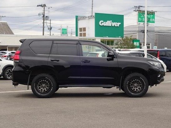A picture of 2018 Toyota land cruiser prado