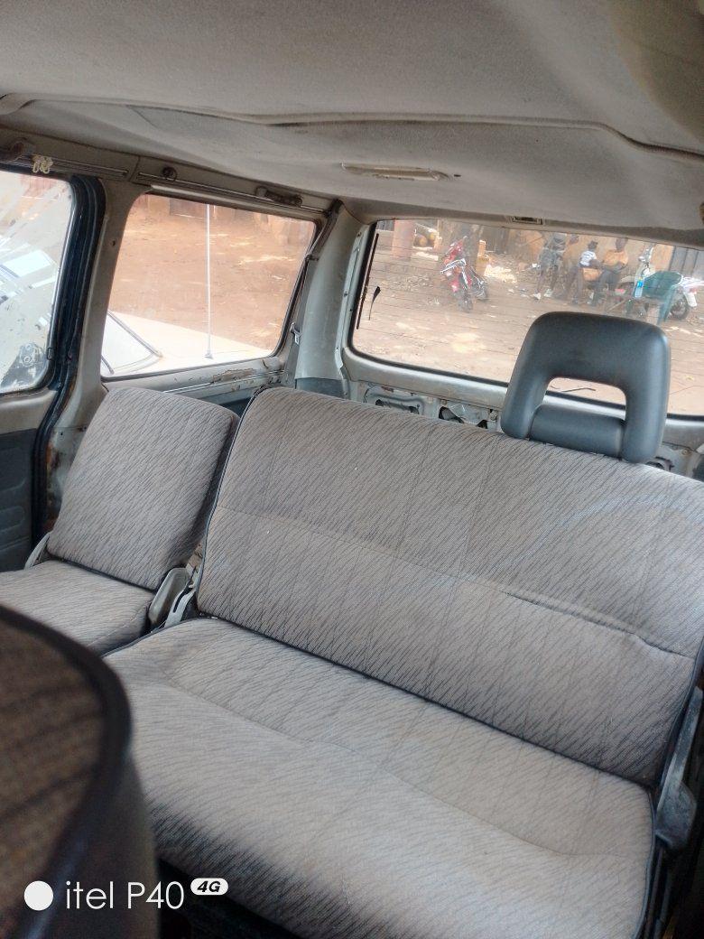 A picture of 2002 Mitsubishi l300
