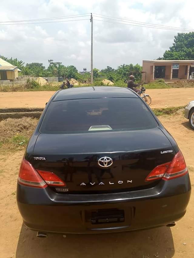 A picture of Toyota Avalon 05 Not registered Tokunbo direct 2022 Entry On