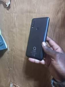 A picture of Alcatel 3L with 64gb storage 4gb ram single simcard