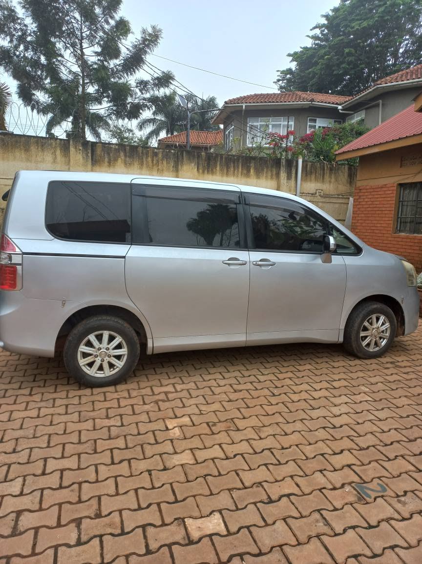 A picture of Toyota Noah