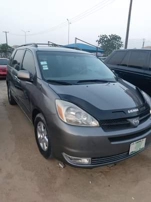 A picture of Superclean toyota sienna you can reach me on 0 8O82922623