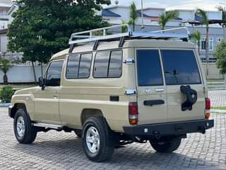 A picture of TOYOTA LANDCRUISER