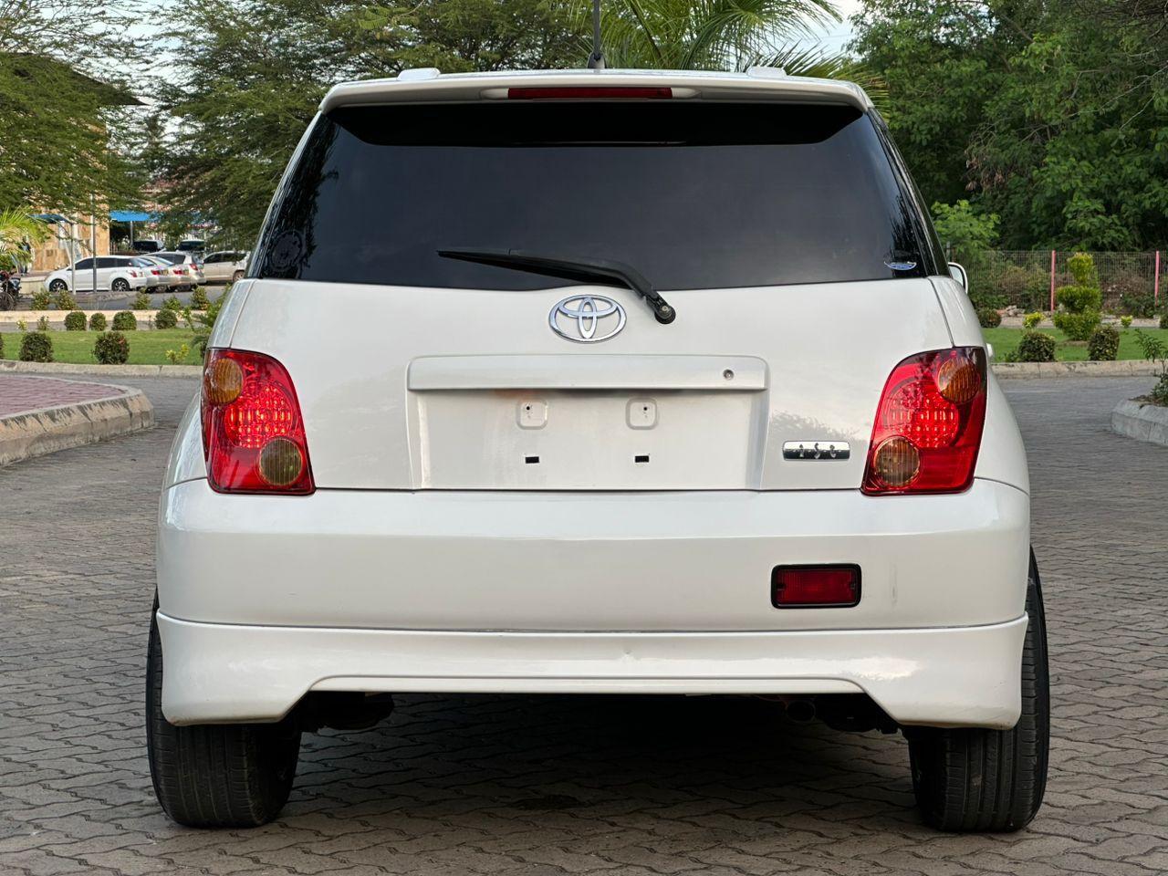A picture of TOYOTA IST