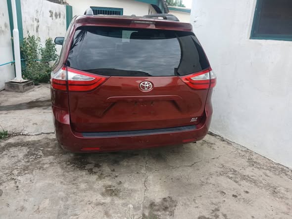 A picture of Fresh toks Toyota Sienna 2017 model full option accident free