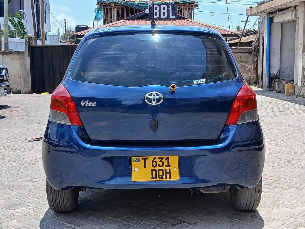 A picture of TOYOTA VITZ