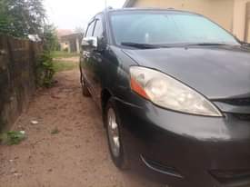 A picture of Toyota Sienna 2008